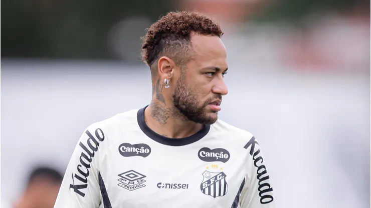Neymar durante treino de ontem (9) do Peixão