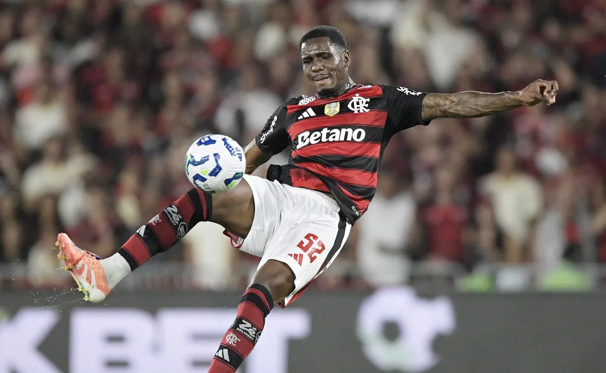 Evertton Araújo pode enfrentar interessado e se firma como trunfo de Jardim