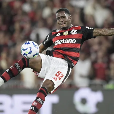 Evertton Araújo vira peça-chave no Flamengo antes de encarar o Grêmio