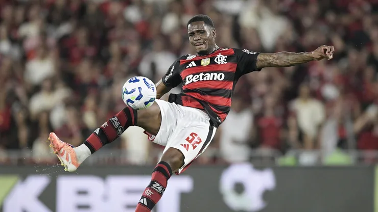 Evertton Araújo pode enfrentar interessado e se firma como trunfo de Jardim - Foto Alexandre LoureiroAGIF