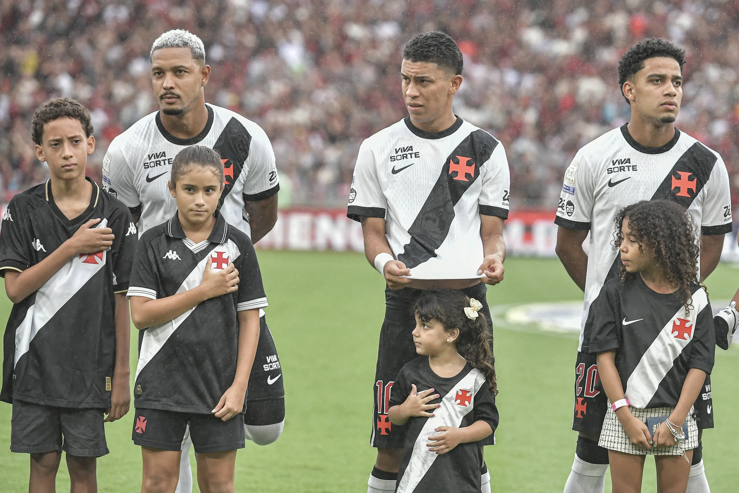 RJ – RIO DE JANEIRO – 03/05/2026 – BRASILEIRO A 2026, FLAMENGO X VASCO – Rojas jogador do Vasco durante partida contra o Flamengo no estadio Maracana pelo campeonato Brasileiro A 2026. Foto: Thiago Ribeiro/AGIF