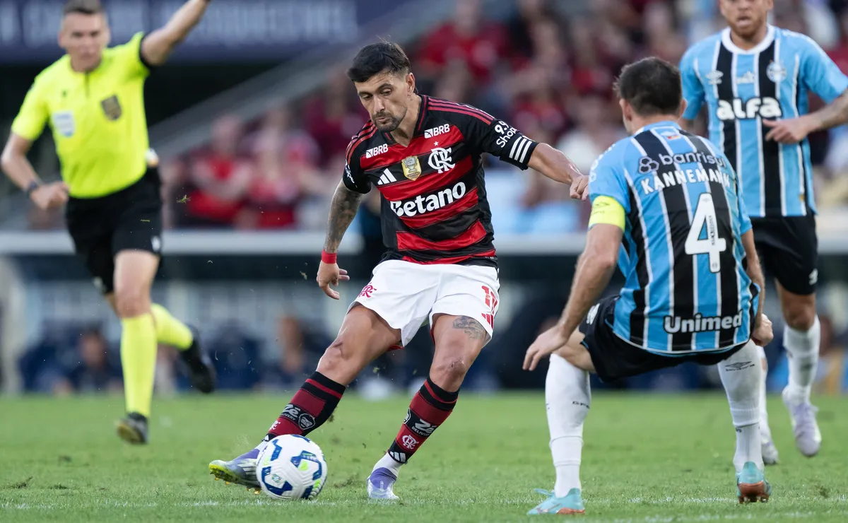 Último confronto entre Flamengo e Grêmio marcou jogo tenso até os últimos minutos
