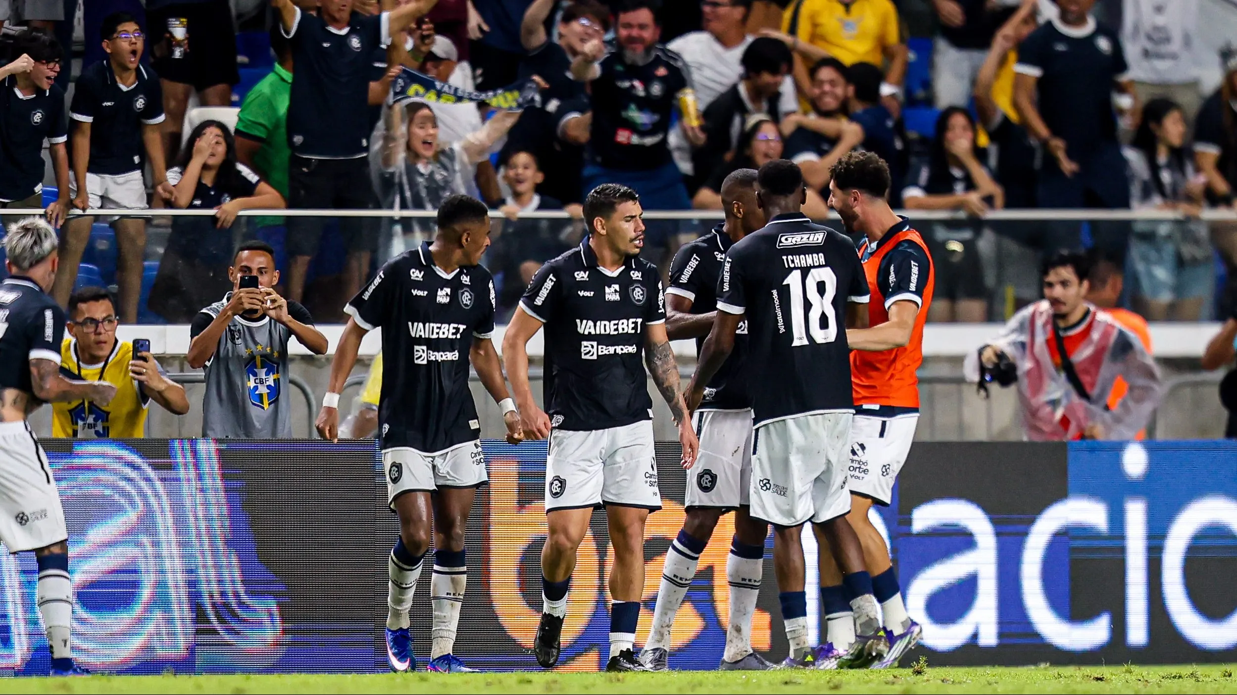 Marlon jogador do Remo comemora seu gol durante partida contra o Vasco no estadio Mangueirao pelo campeonato Brasileiro A 2026. Foto: Fernando Torres/AGIF
