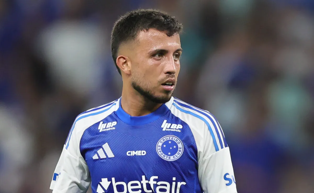 Matheus Henrique critica árbitro de Bahia x Cruzeiro após lance que assustou a todos