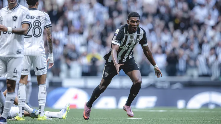 Cassierra jogador do Atlético-MG disputa lance com Barboza jogador do Botafogo. Foto: Pedro Souza / Atlético