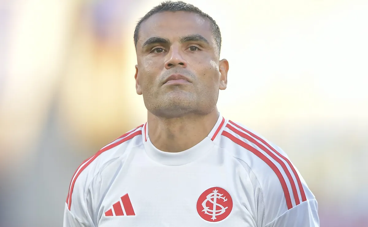 Pezzolano confirma o retorno de Mercado no Internacional contra o Athletic-MG