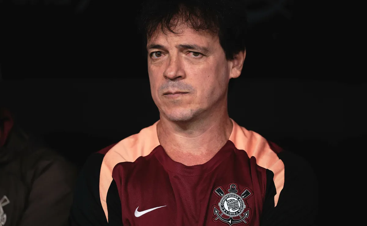 Fernando Diniz segura mudanças e vê Corinthians vencer o São Paulo pelo Campeonato Brasileiro