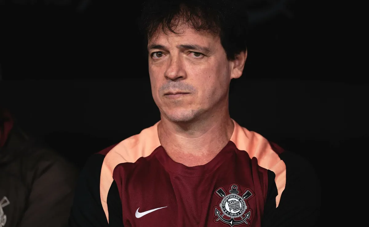 Diniz opta por time misto, Corinthians peca nas finalizações e empata com Peñarol
