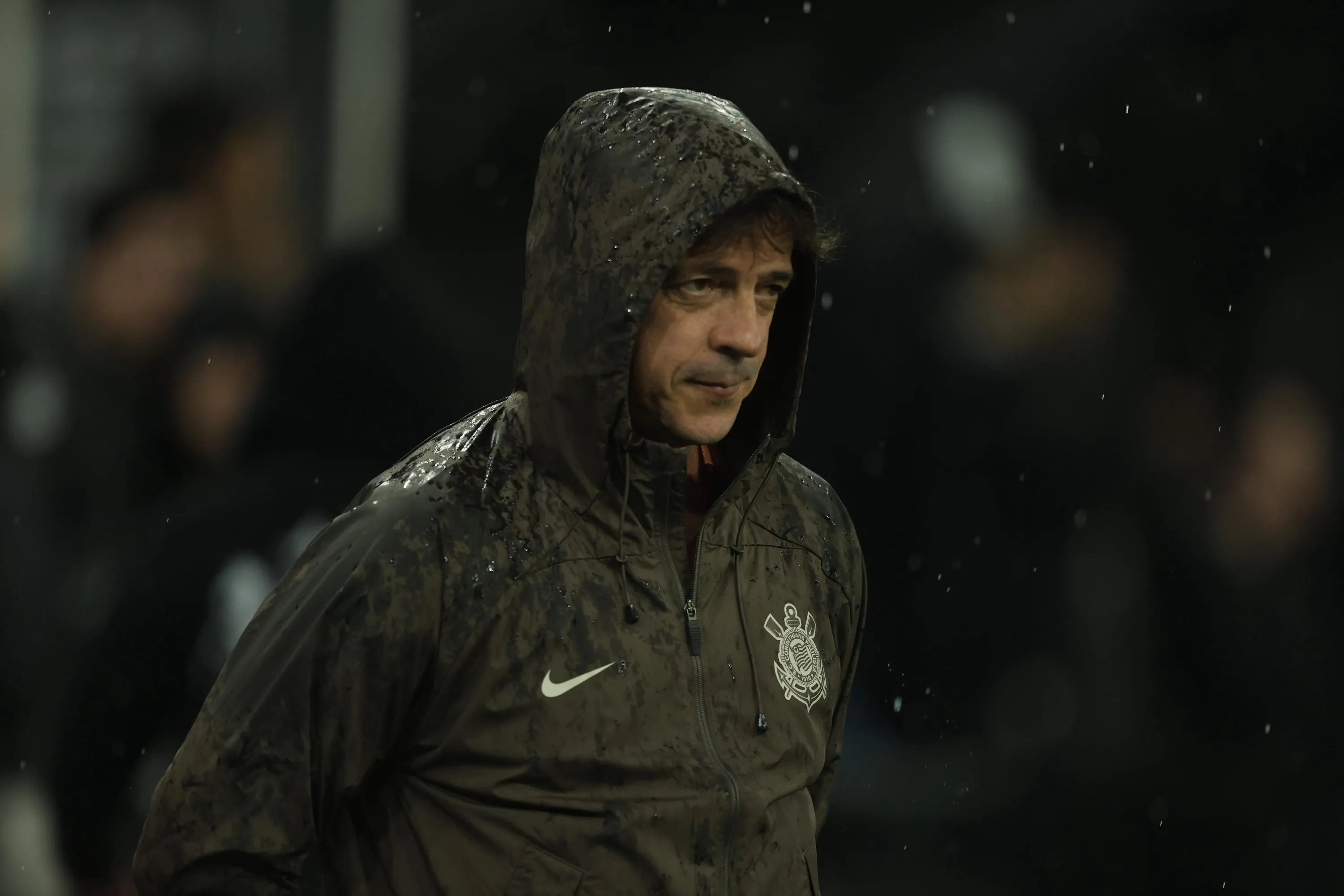 Fernando Diniz técnico do Corinthians durante partida contra o Corinthians no estádio Arena Corinthians pelo campeonato Brasileiro A 2026. Foto: Christian Guedes/RP FOTOPRESS/AGIF