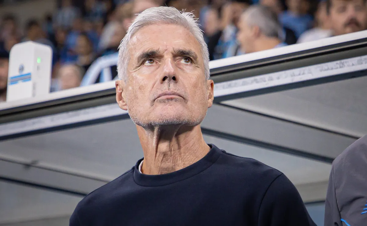 Luís Castro segura mudanças e vê Grêmio perder pro Flamengo pelo Brasileirão