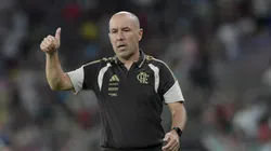 Treinador segue o trabalho no CRF