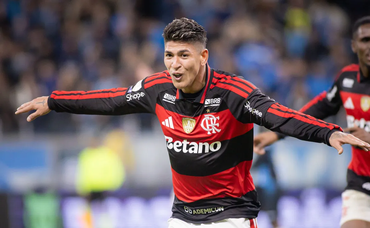 Carrascal marca gol decisivo, brilha contra o Grêmio e é exaltado pela torcida do Flamengo