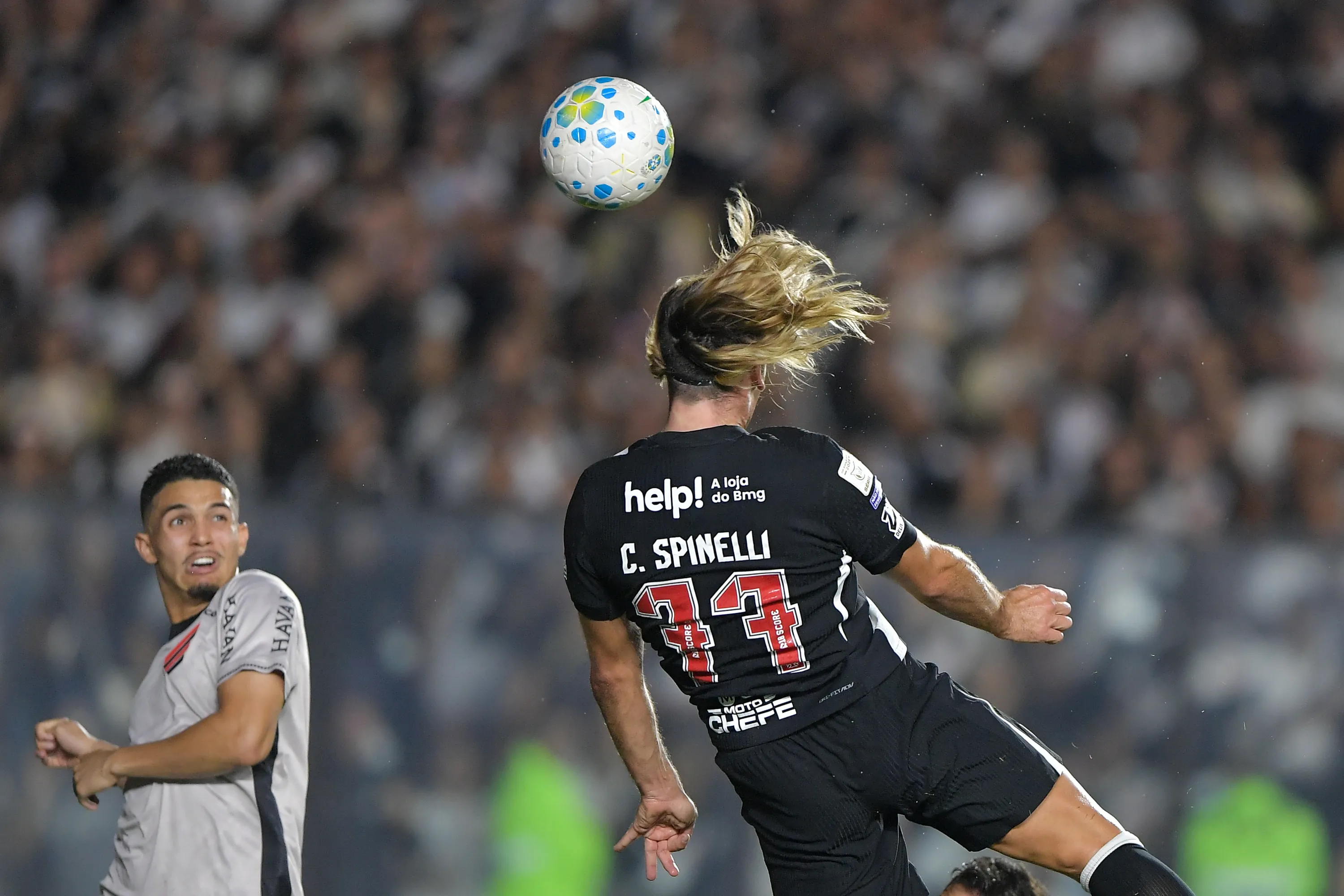 Spinelli é titular em Vasco x Athletico-PR. Foto: Thiago Ribeiro/AGIF