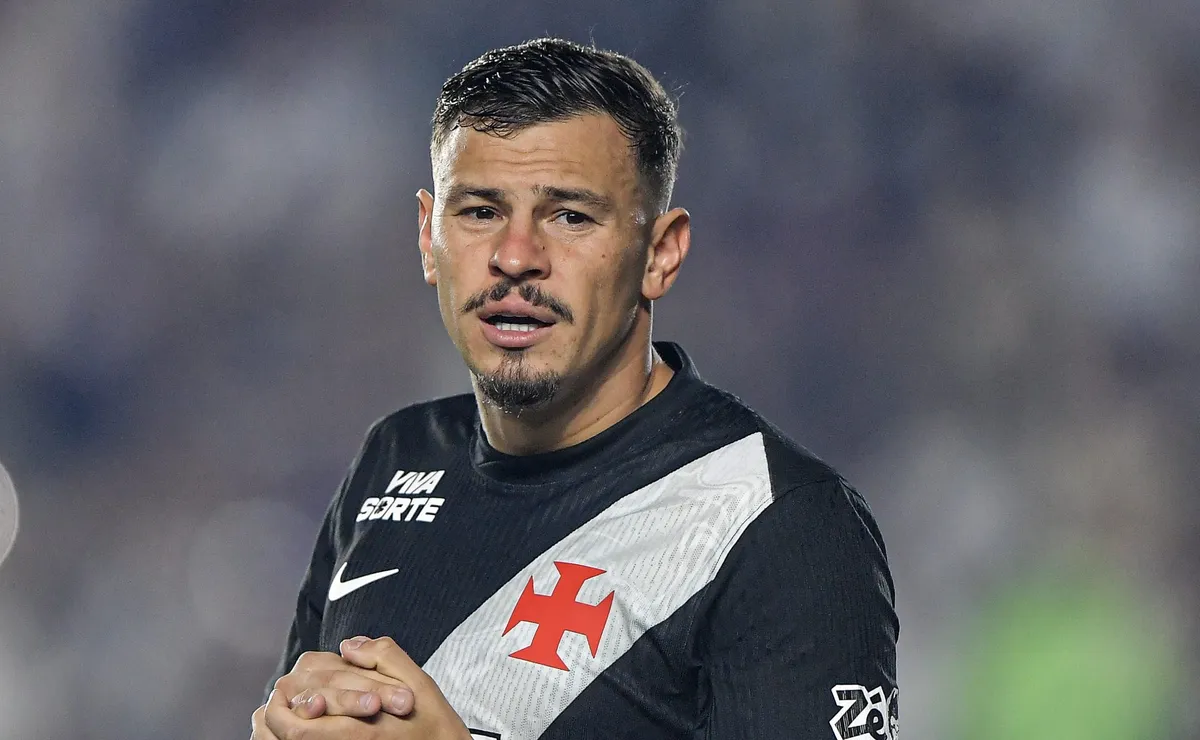 Hugo Moura celebra oportunidade entre os titulares em vitória do Vasco