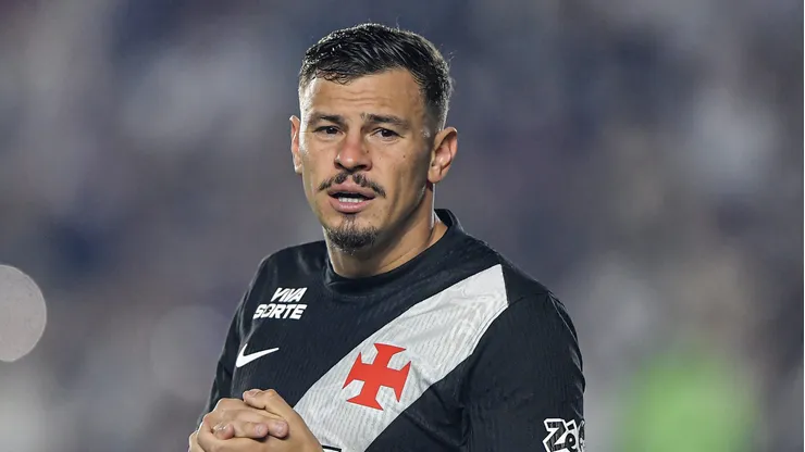 Hugo Moura jogador do Vasco durante partida contra o Athletico-PR no estadio Sao Januario pelo campeonato Brasileiro A 2026.