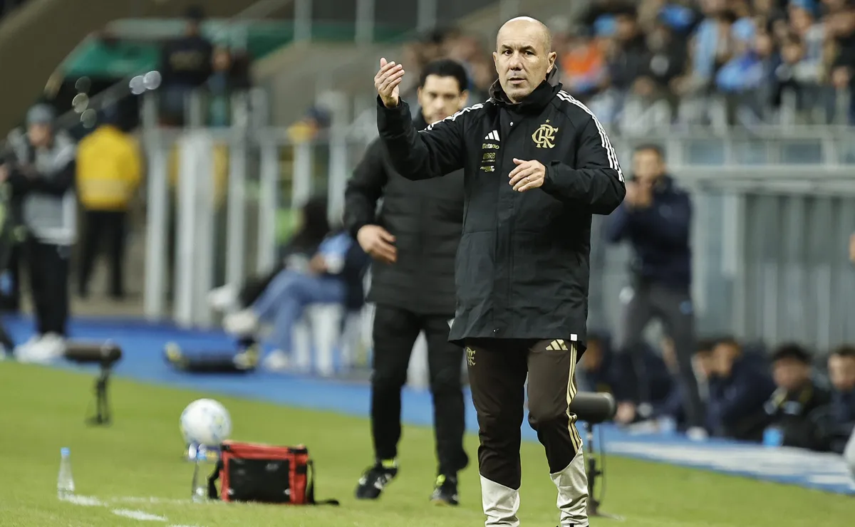 Cada jogo uma estratégia: Jardim ainda não repetiu escalação no Flamengo