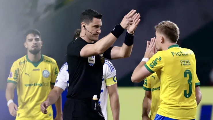 - Bruno Fuchs jogador do Palmeiras reclama com a arbitragem