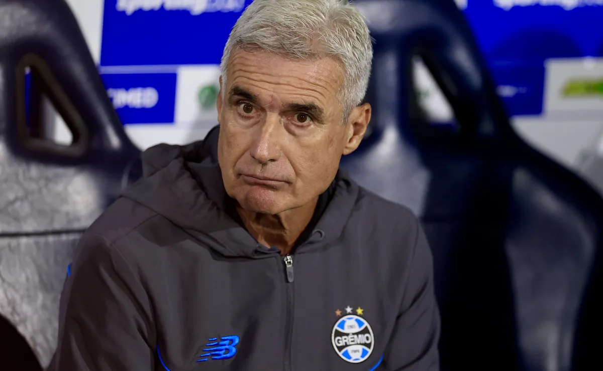 Luís Castro desabafa sobre mudanças após Grêmio entrar no Z-4