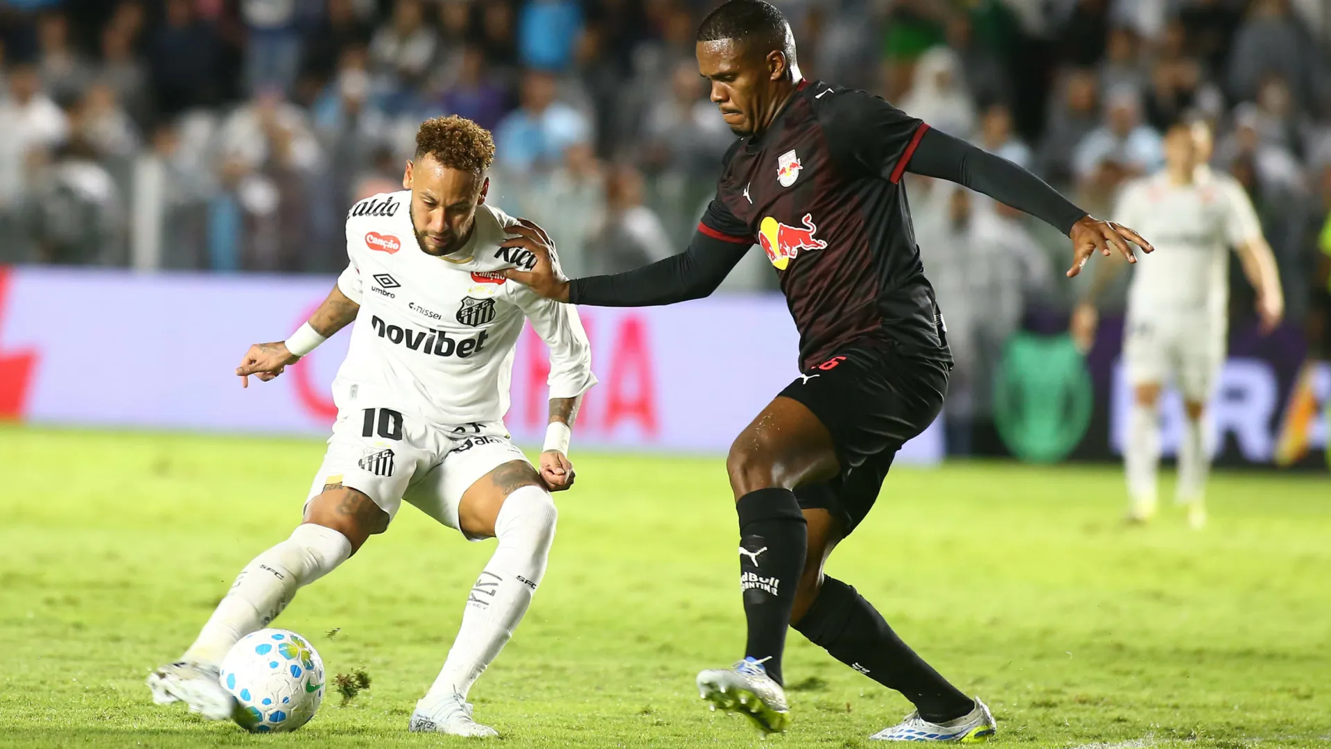 Neymar durante a partida entre Santos x RB Bragantino – Foto: Mauricio De Souza/AGIF