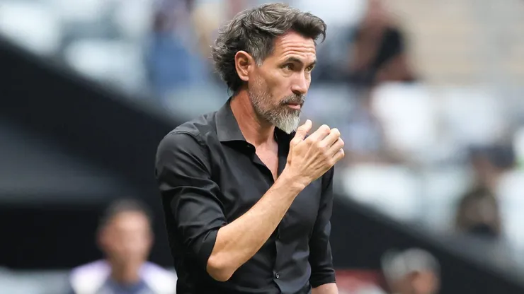Eduardo Dominguez está tentando engrenar no comando do Galo.