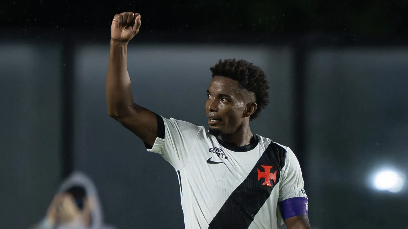 Thiago Mendes em campo pelo Vasco. Foto: Jorge Rodrigues/AGIF