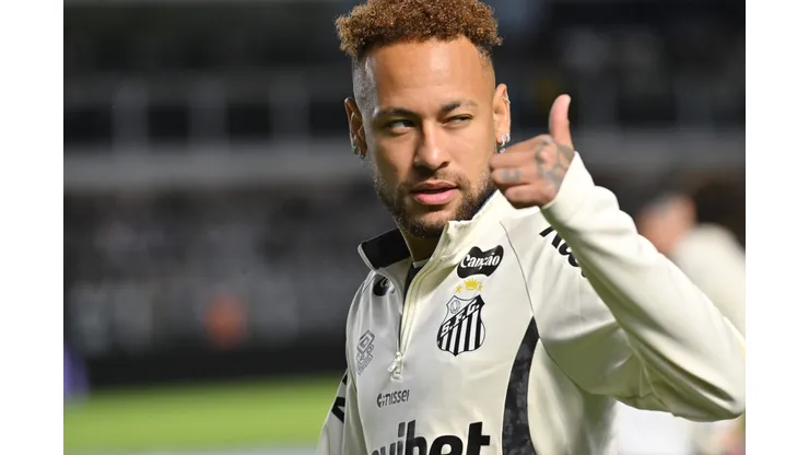Neymar na Vila Belmiro em jogo pelo Santos - Foto: Jota Erre/AGIF
