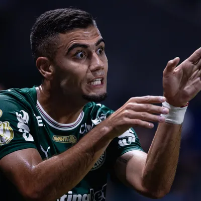 Andreas Pereira ainda sente muitas dores após entrada desleal