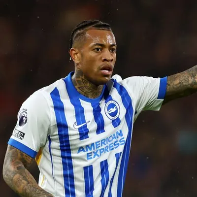 Igor Júlio deve deixar o Brighton e Cruzeiro continua negociando zagueiro