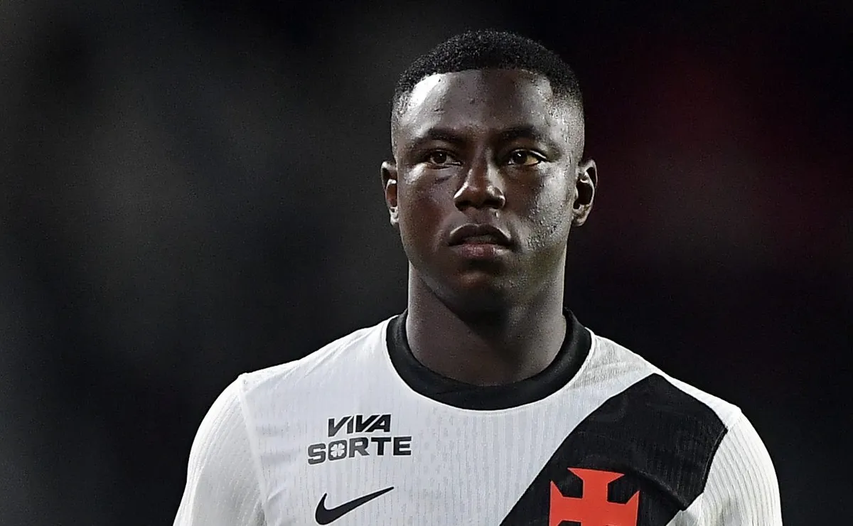 Hinestroza muda postura no Vasco e busca volta por cima no Clube