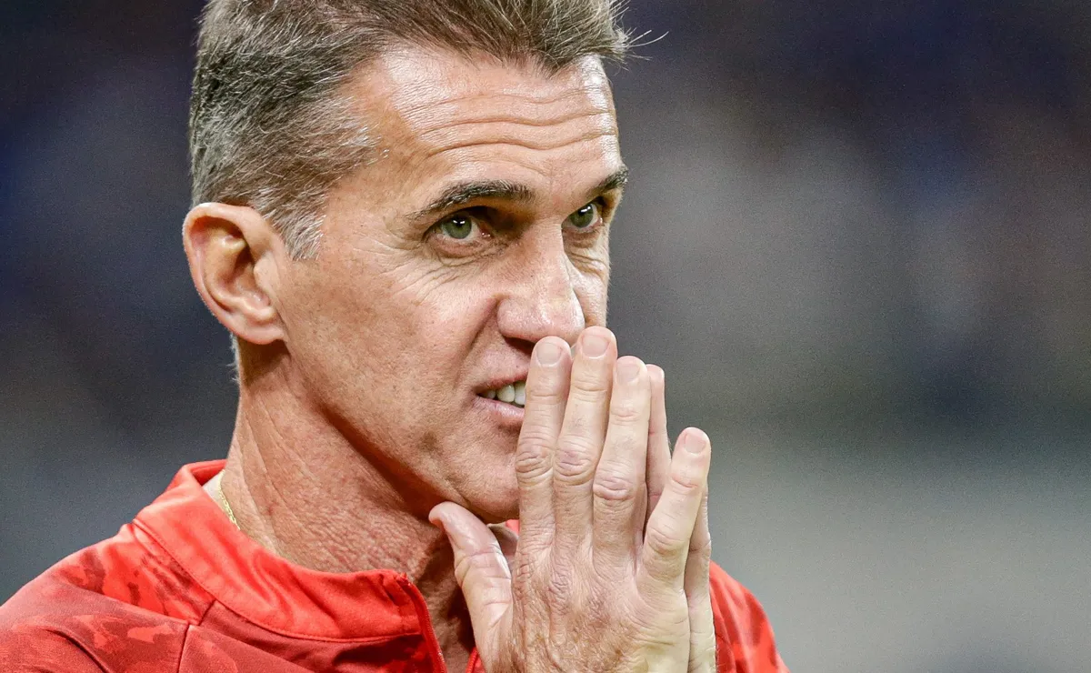 Mancini critica gramado da Vila Belmiro e lamenta derrota para o Santos