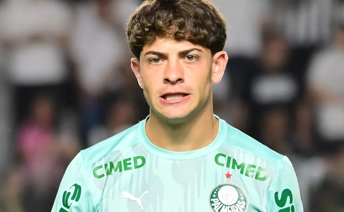 Palmeiras espera novas ofertas por Giay e lateral pode ser negociado