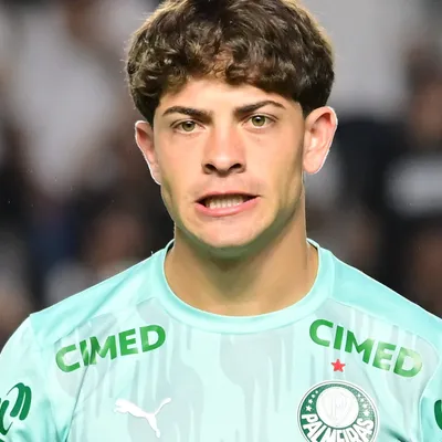 Palmeiras espera propostas por Giay e lateral pode sair