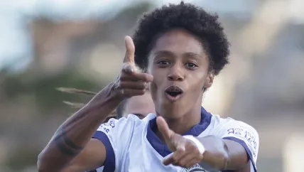 Aryane celebra gol pelo Itabirito na Série A2