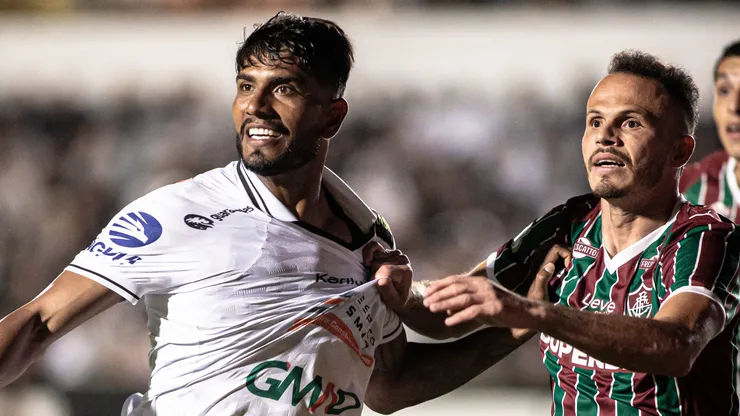 Indio jogador do Operario disputando bola com Rene Jogador do Fluminense durante partida contra o Fluminense no estadio Germano Kruger pelo campeonato Copa Do Brasil 2026. Foto: Giovani Baccin/AGIF