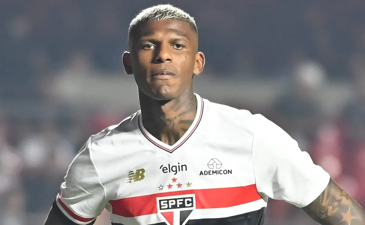 Atlético-MG define Arboleda como alvo após crise no São Paulo