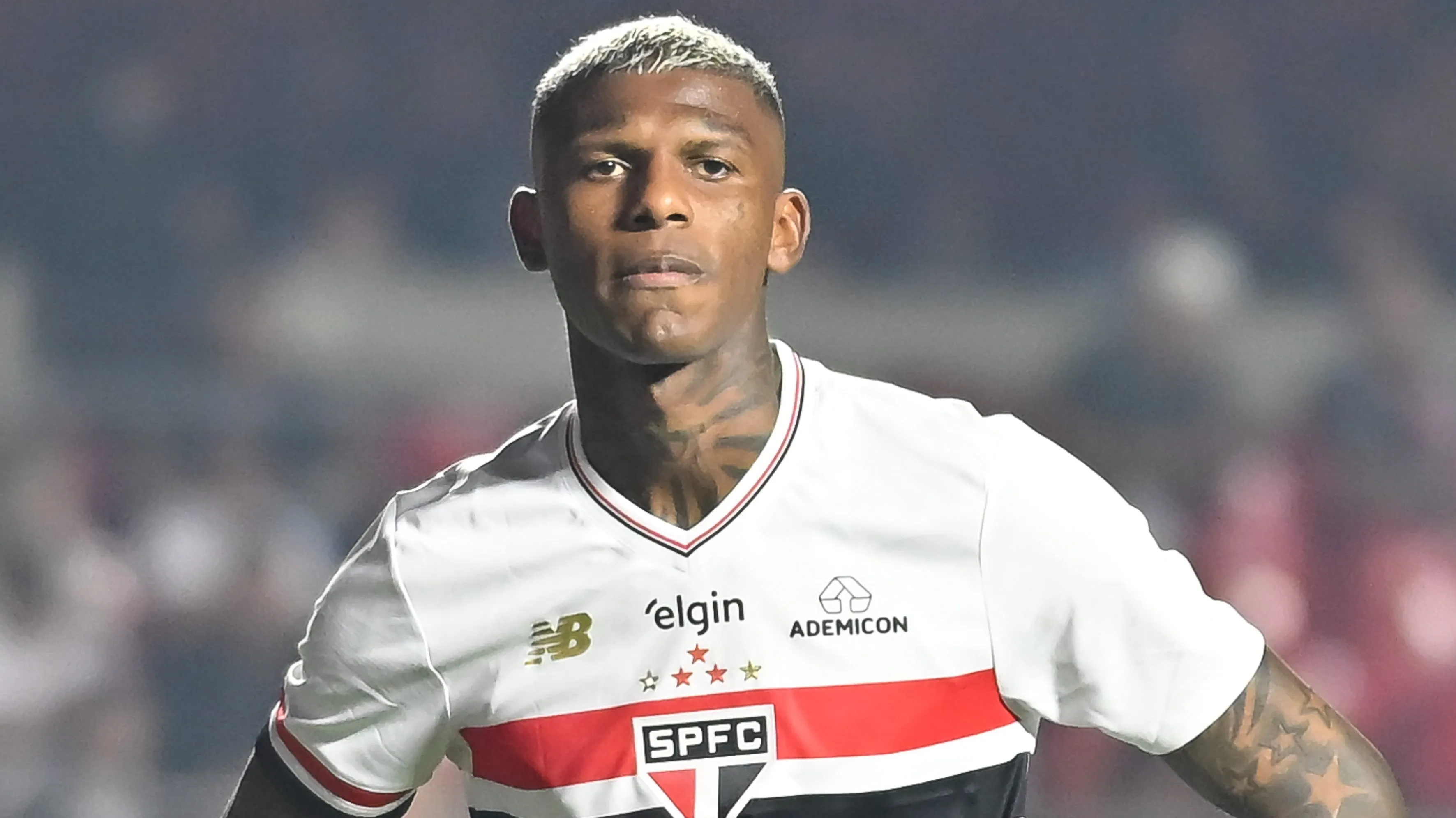 Arboleda entra na mira do Galo