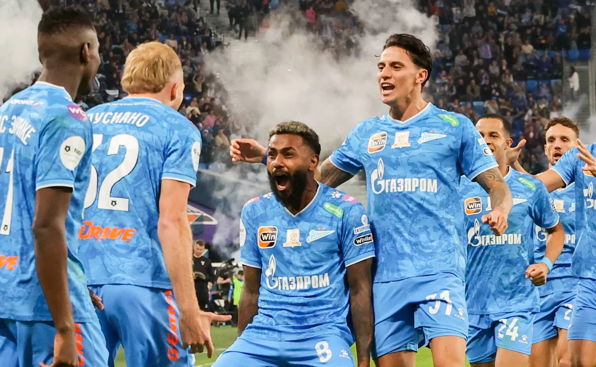 Corinthians pede Mantuan, do Zenit, como parte de pagamento por Matheuzinho, diz setorista