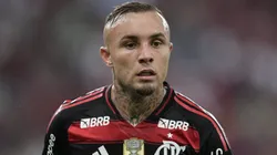 Everton Cebolinha interagiu com a torcida do Grêmio.