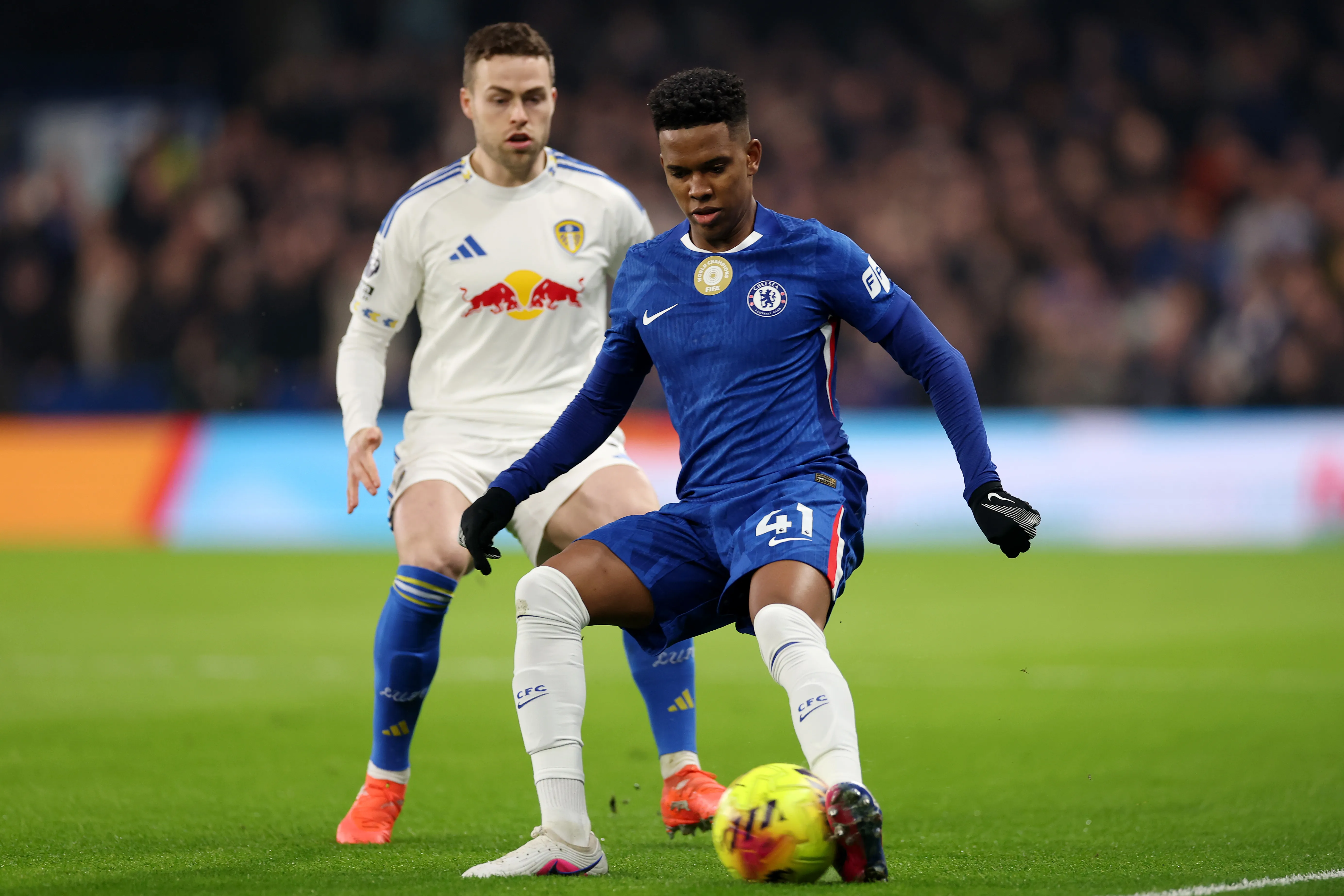Estêvão em partida pelo Chelsea. Photo by Warren Little/Getty Images