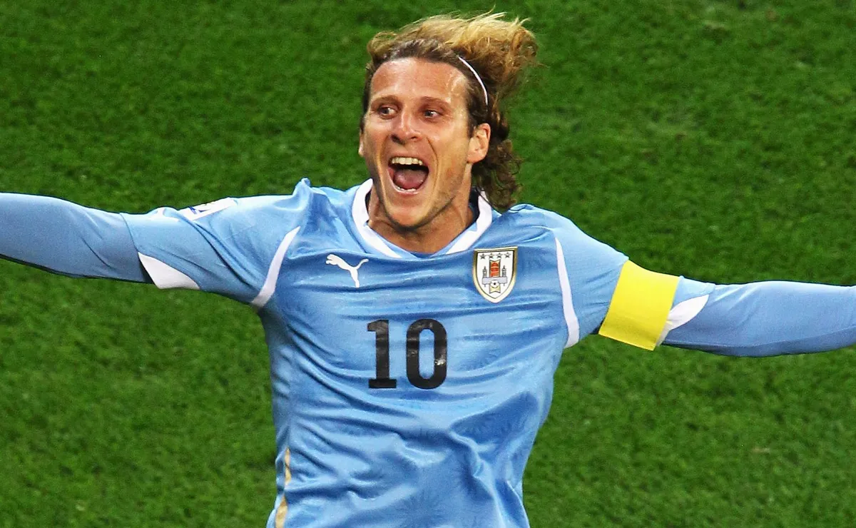 Diego Forlán recolocou o Uruguai entre as potências do futebol mundial nas Copas do Mundo