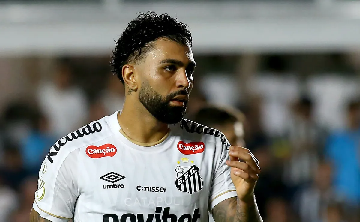 Gabigol permanece no banco com Cuca e perde espaço no Santos