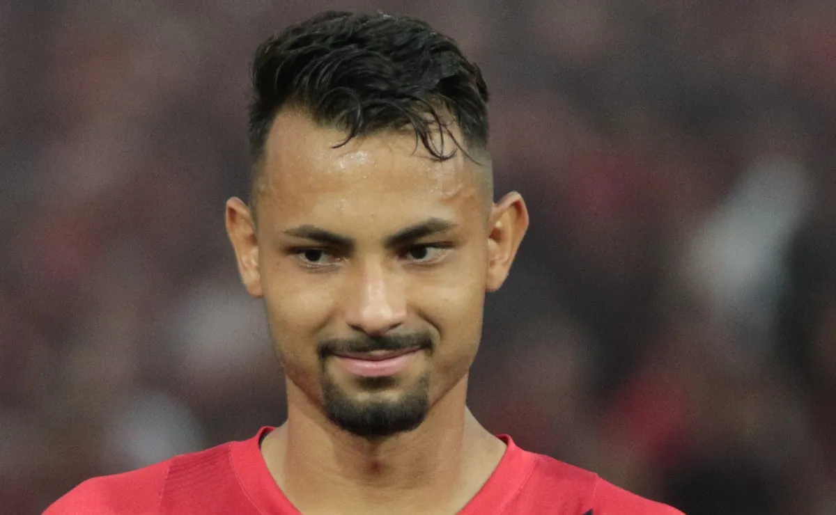 Lucas Belezi reage antes de Inter x Athletic na Copa do Brasil