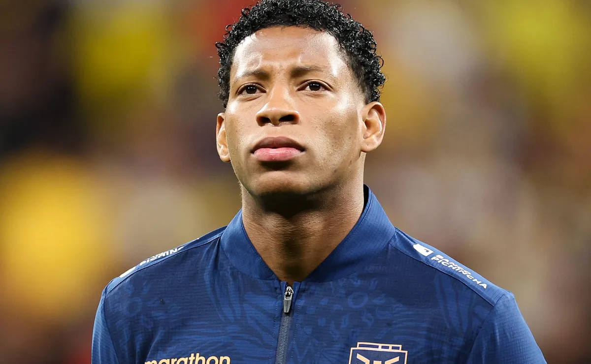 Plata gera preocupação no Equador após ser substituído com dores em vitória do Flamengo