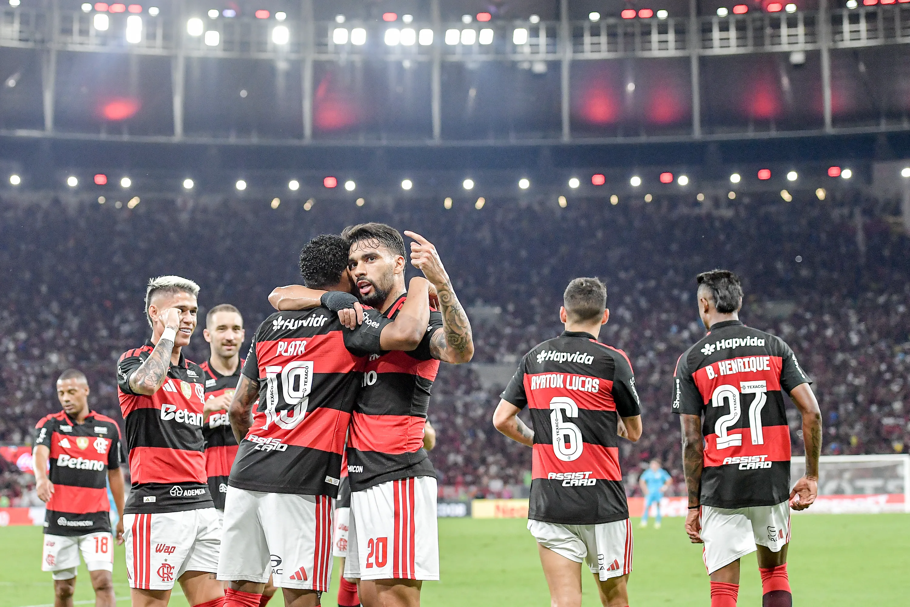 Situação de Plata é minimizada pelo Flamengo. Foto: Thiago Ribeiro/AGIF
