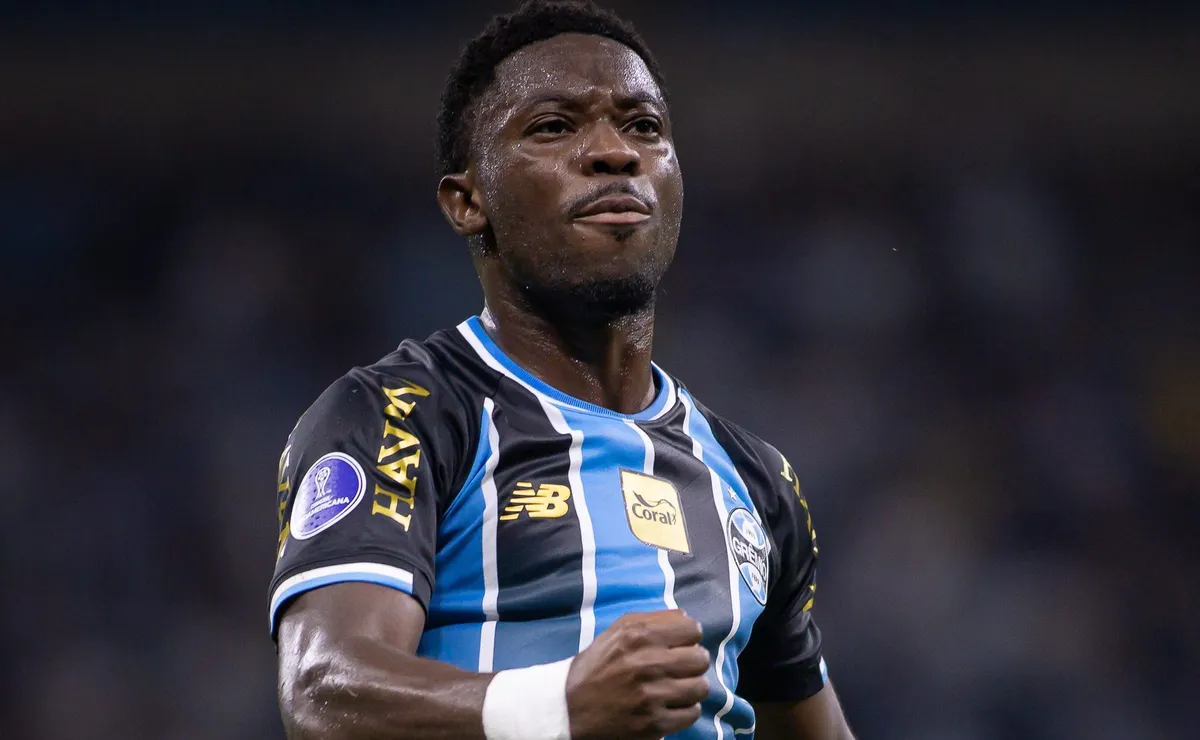 Amuzu se incomoda com o Grêmio após veto para defender Gana