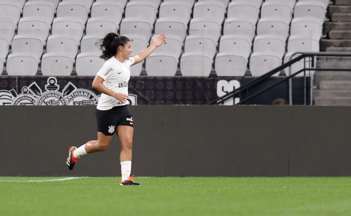 Corinthians vence São Paulo no Majestoso e dispara na liderança do Brasileirão