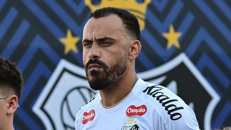 Moisés não vive bom momento no Santos - Foto: Jota Erre/AGIF