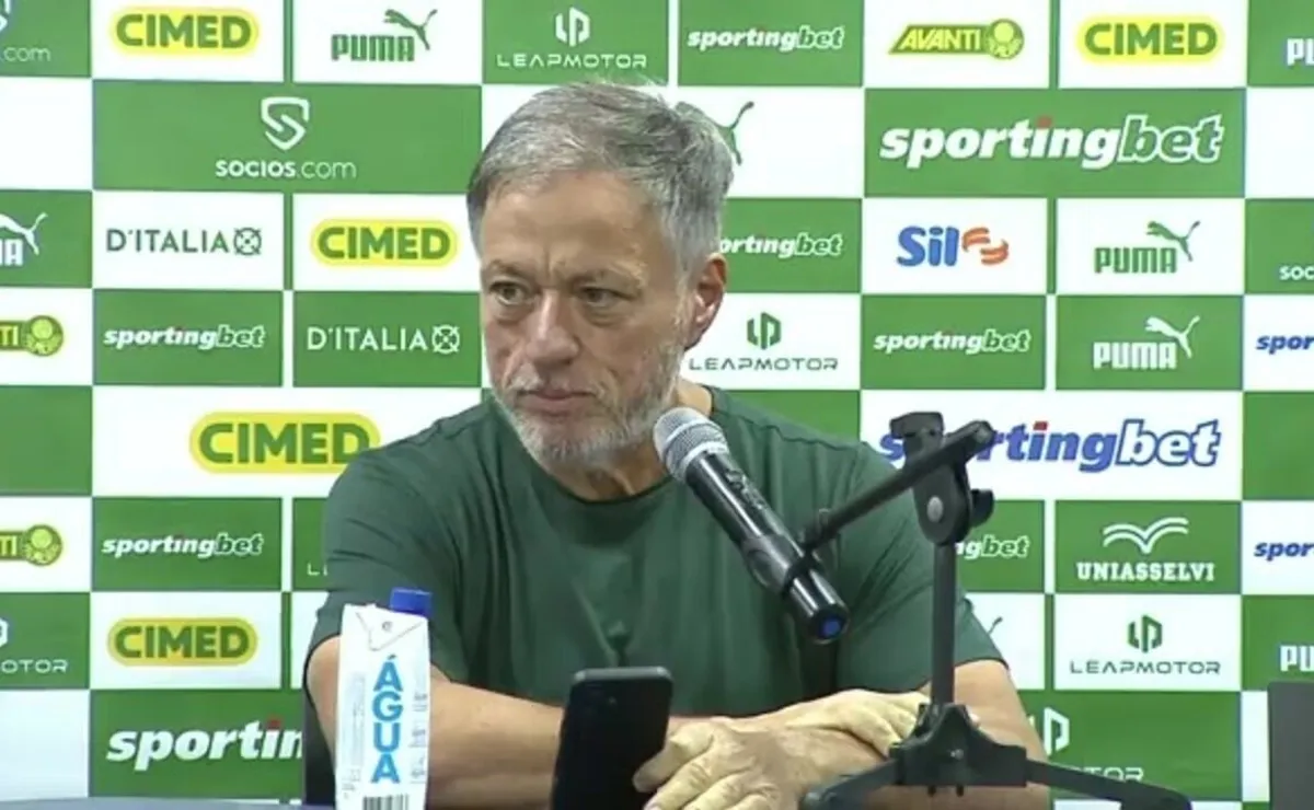 Palmeiras muda postura e aumenta pressão sobre arbitragem após polêmica