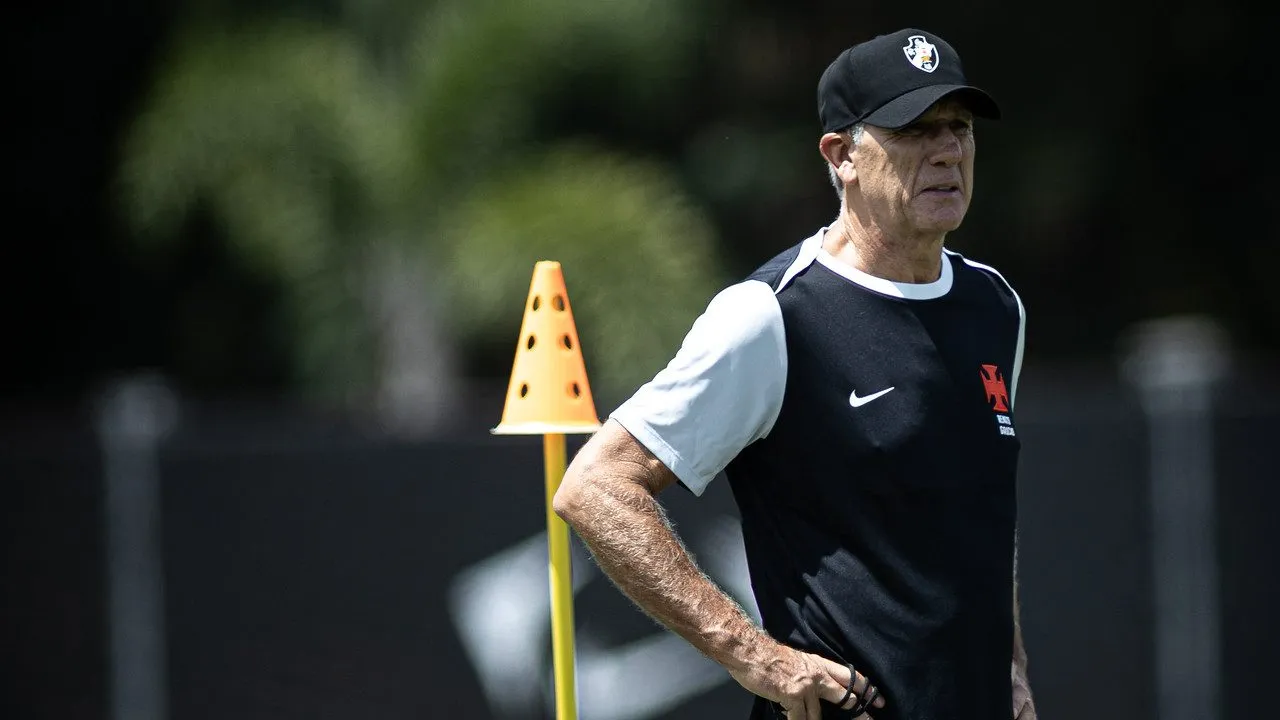 Renato Gaúcho durante treino em São Januário –  Fotos: Matheus Lima/Vasco.