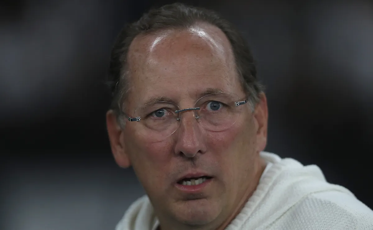 Lyon acusa John Textor e faz cobrança ao Botafogo de R$ 727 milhões